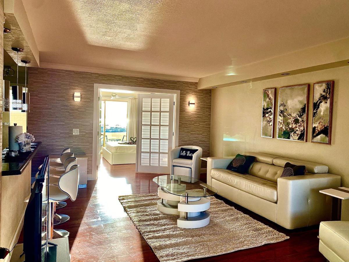 Deluxe Waterfront One Bedroom With Miami Skyline View, Free Parking 5 Mins Drive To Miami Apartment