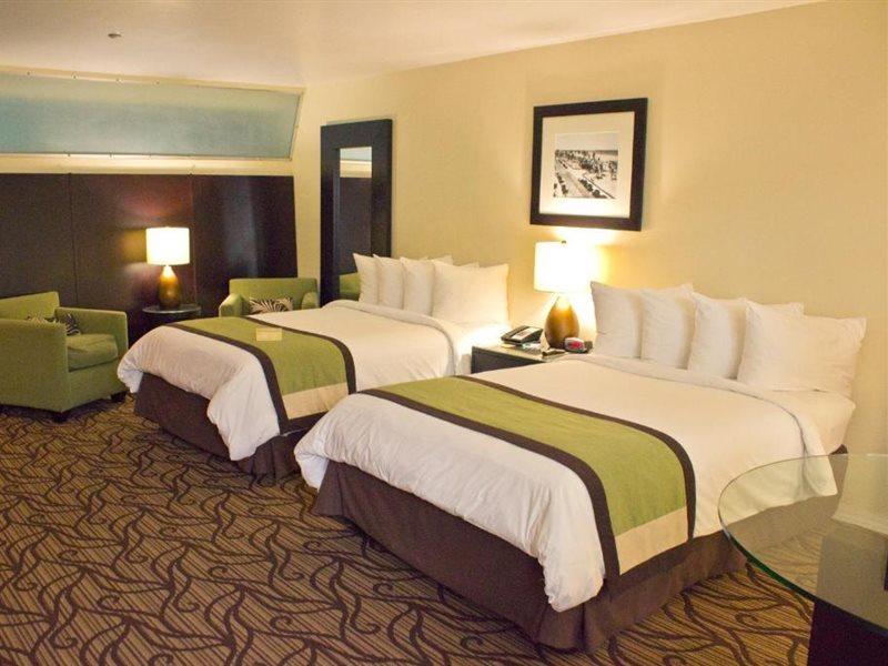 Essex House Hotel 4*