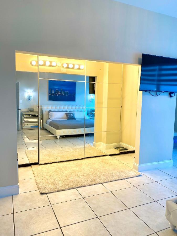 Large Luxurious Direct Ocean Front Penthouse Or Deluxe One Bedroom Ocean Front Condo-free Parking *