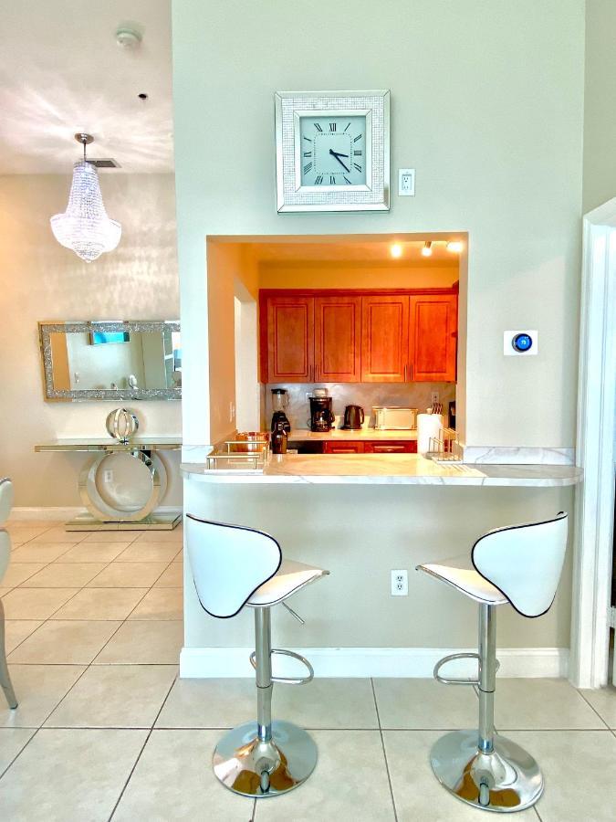 Large Luxurious Direct Ocean Front Penthouse Or Deluxe One Bedroom Ocean Front Condo-free Parking Apartment
