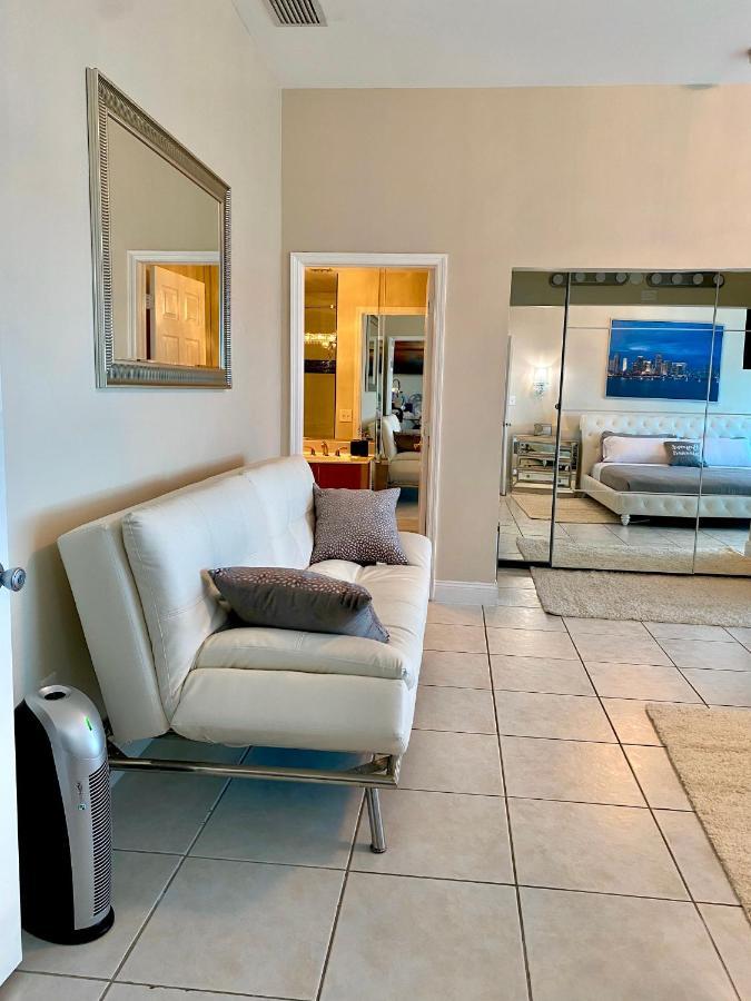 Large Luxurious Direct Ocean Front Penthouse Or Deluxe One Bedroom Ocean Front Condo-free Parking * Miami Beach