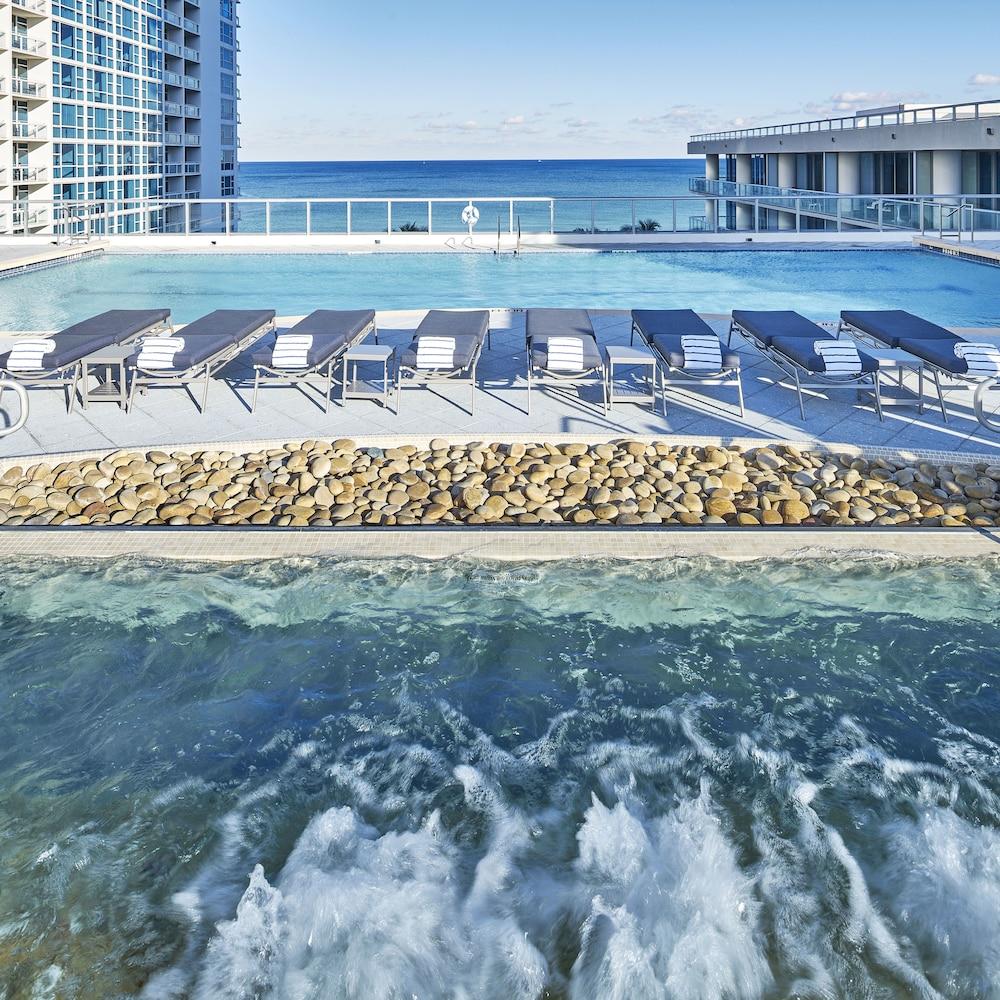 Carillon Miami Wellness Hotel 5*