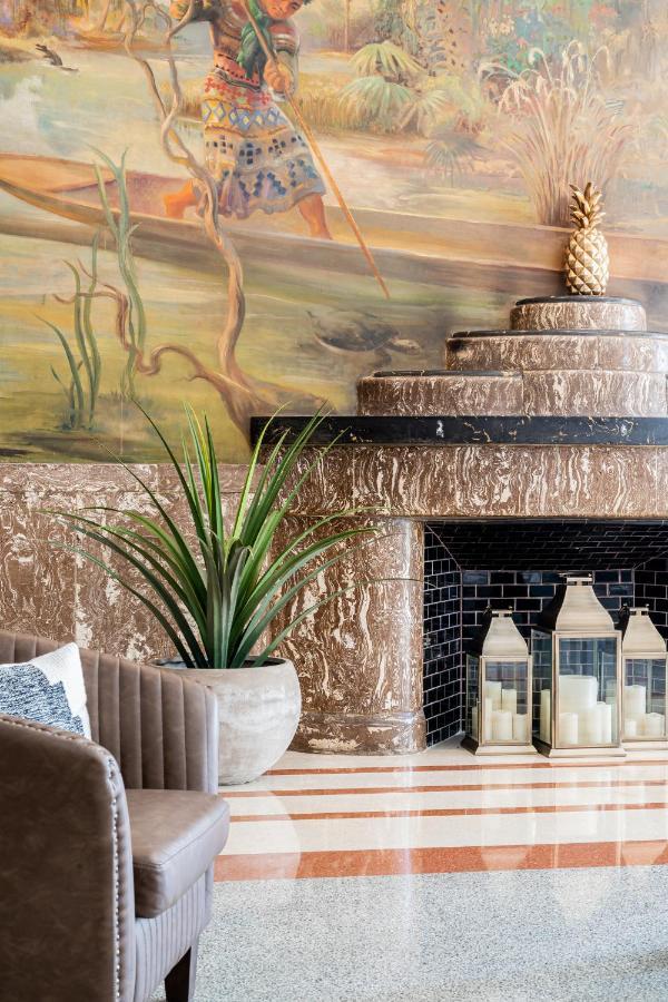 Essex House Hotel 4*