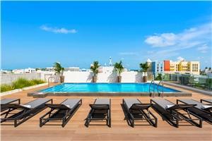 Upsun & Social Club Hotel
