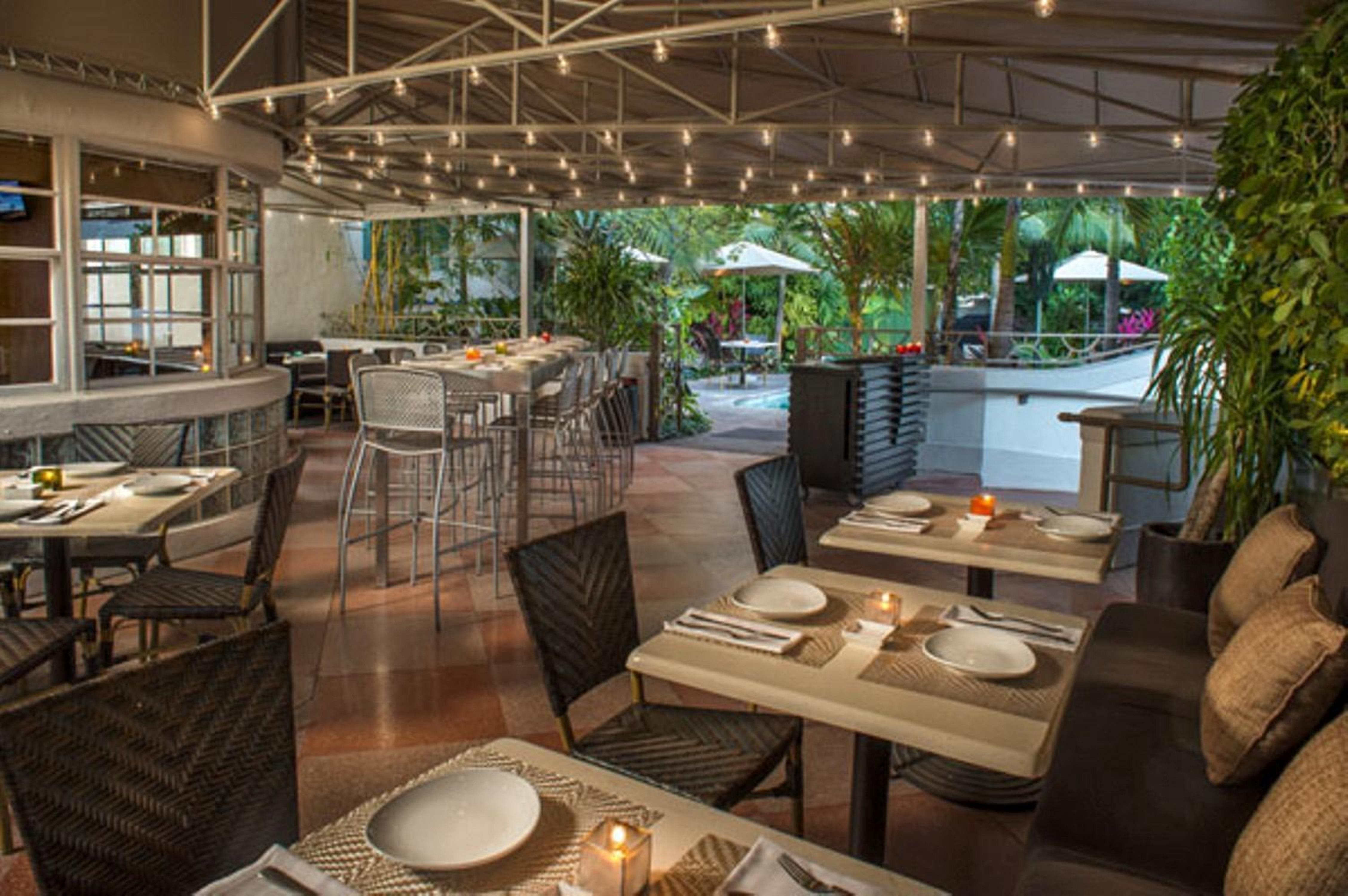 Essex House Miami Beach