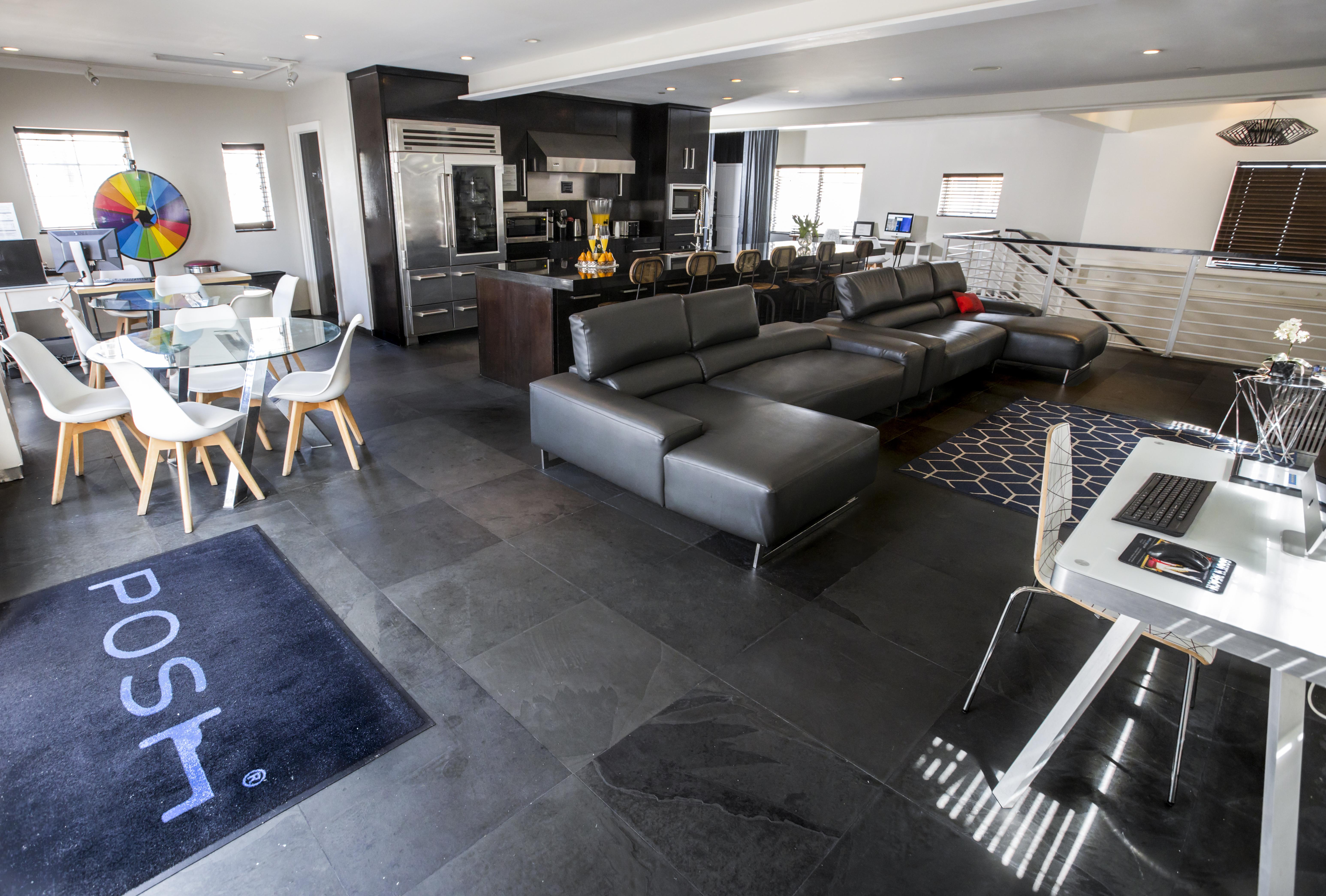 Posh South Hostel *