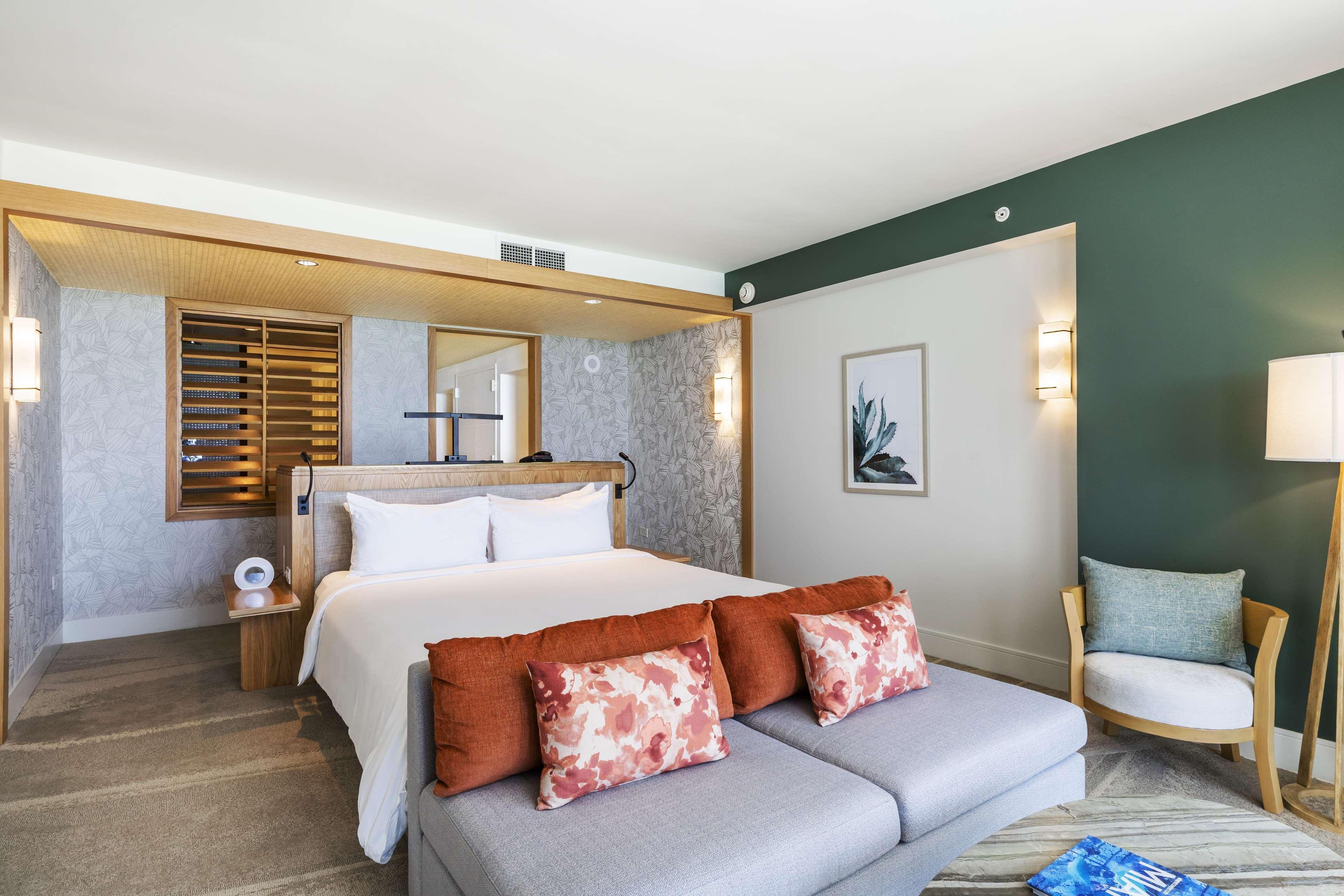 Eden Roc Resort 4*