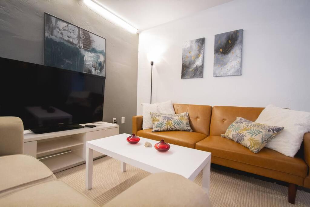 Queen 1bd+balcony 5 Min From Ocean Dr Free Parking *