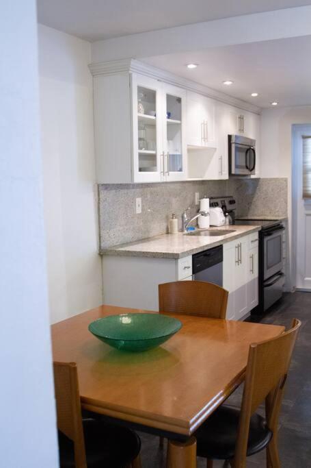 Apartment Queen 1bd+balcony 5 Min From Ocean Dr Free Parking *