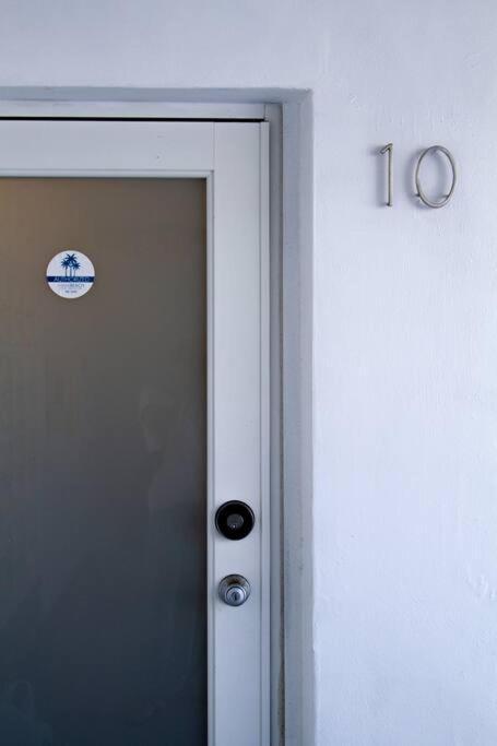 Queen 1bd+balcony 5 Min From Ocean Dr Free Parking Apartment