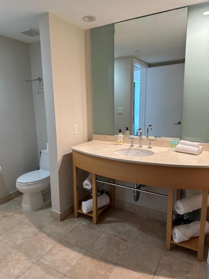 Miami Beach, Condominium/sunny Island