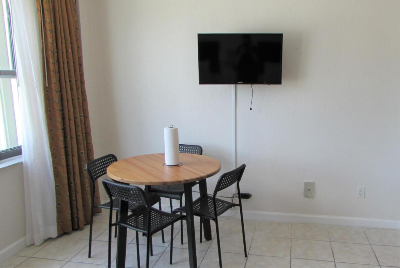 Beachfront Casablanca Apartment Miami Beach