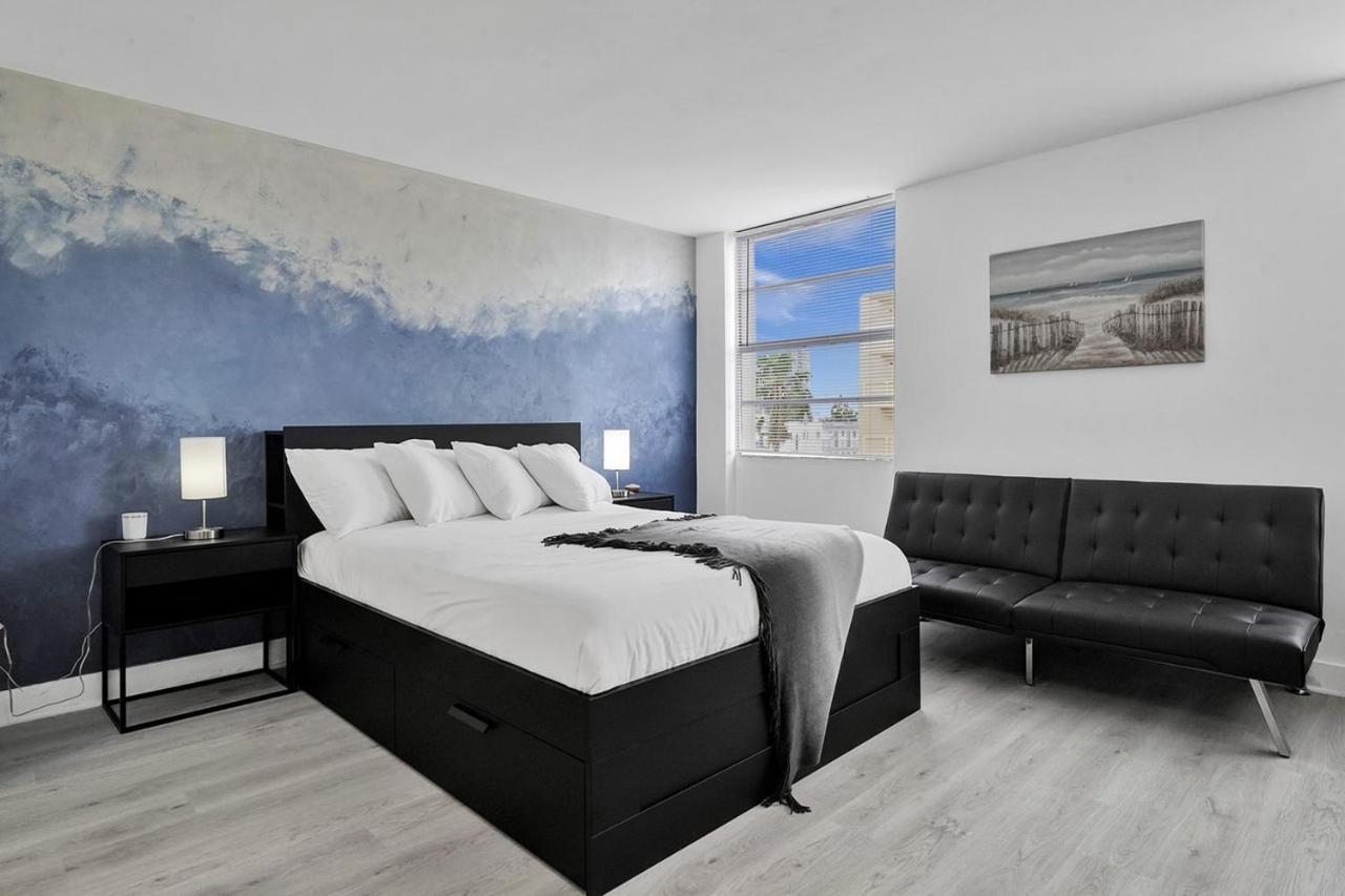 Nightlife South Beach Holiday Retreat Art * Miami Beach