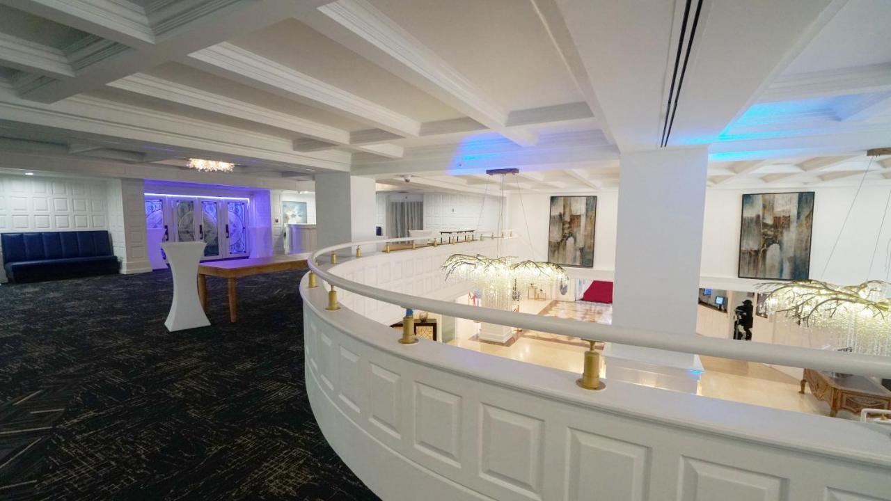 Private At The Alexander *