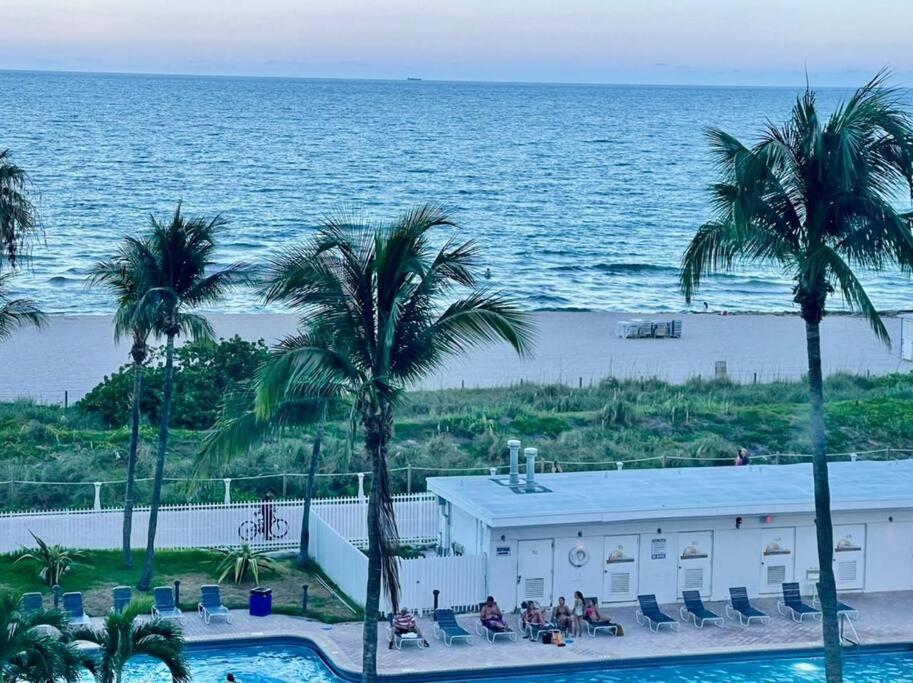 Apartment Chic Ocean Front Studio! *