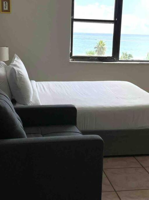 Apartment Chic Ocean Front Studio! Miami Beach