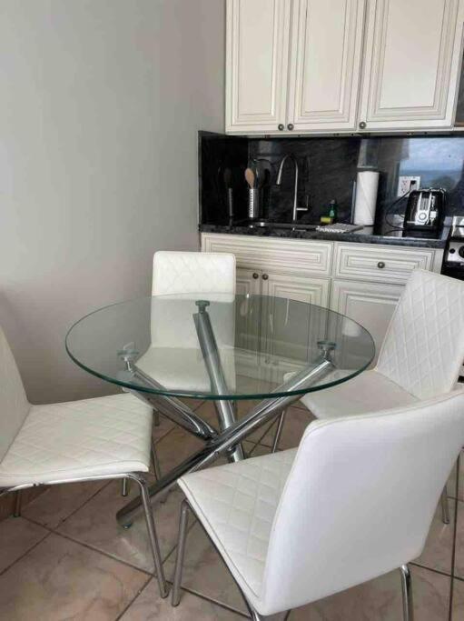 Chic Ocean Front Studio! * Miami Beach