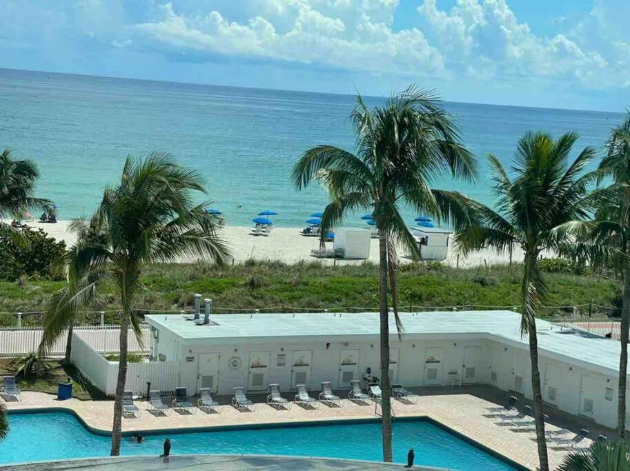 Chic Ocean Front Studio! * Miami Beach