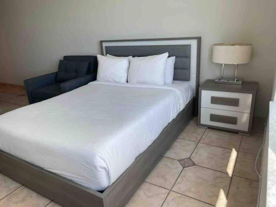 Chic Ocean Front Studio! Apartment