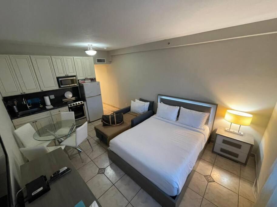 Chic Ocean Front Studio! * Miami Beach
