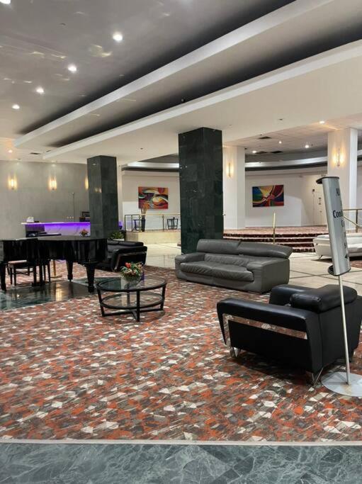 Apartment Chic Ocean Front Studio!