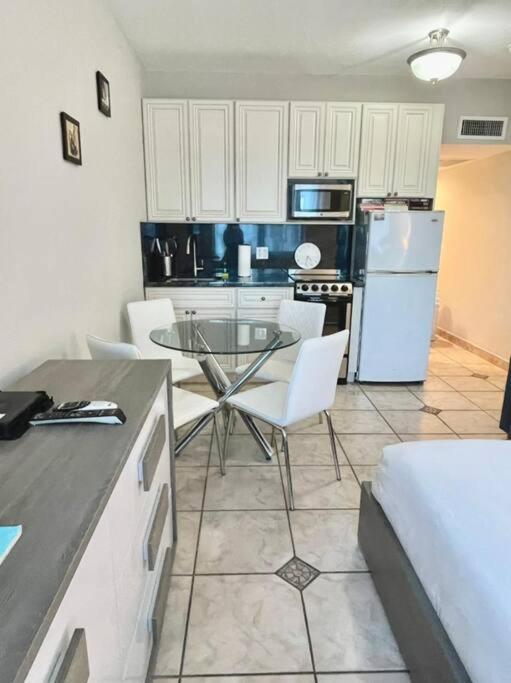 Chic Ocean Front Studio! Apartment *