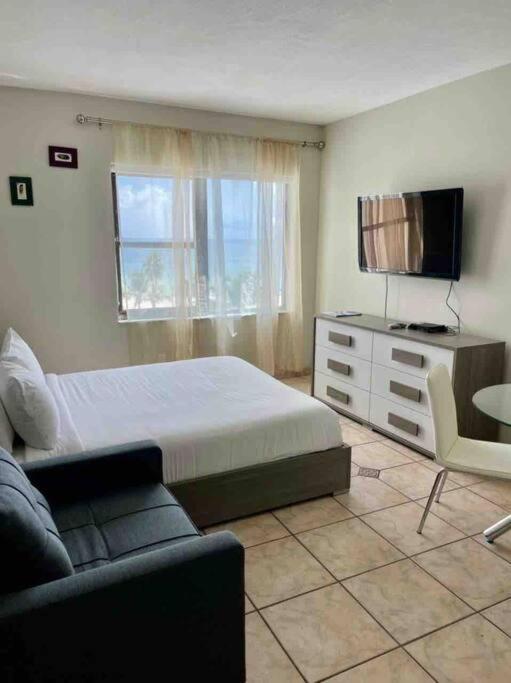 Apartment Chic Ocean Front Studio! Miami Beach