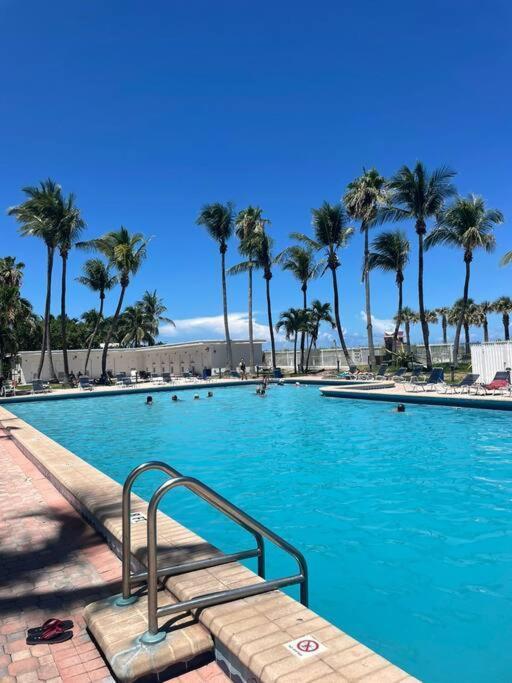 Chic Ocean Front Studio! * Miami Beach