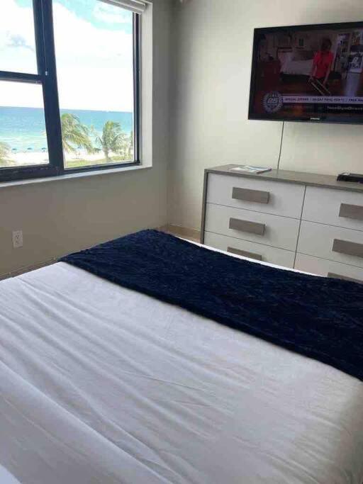 Chic Ocean Front Studio! Apartment