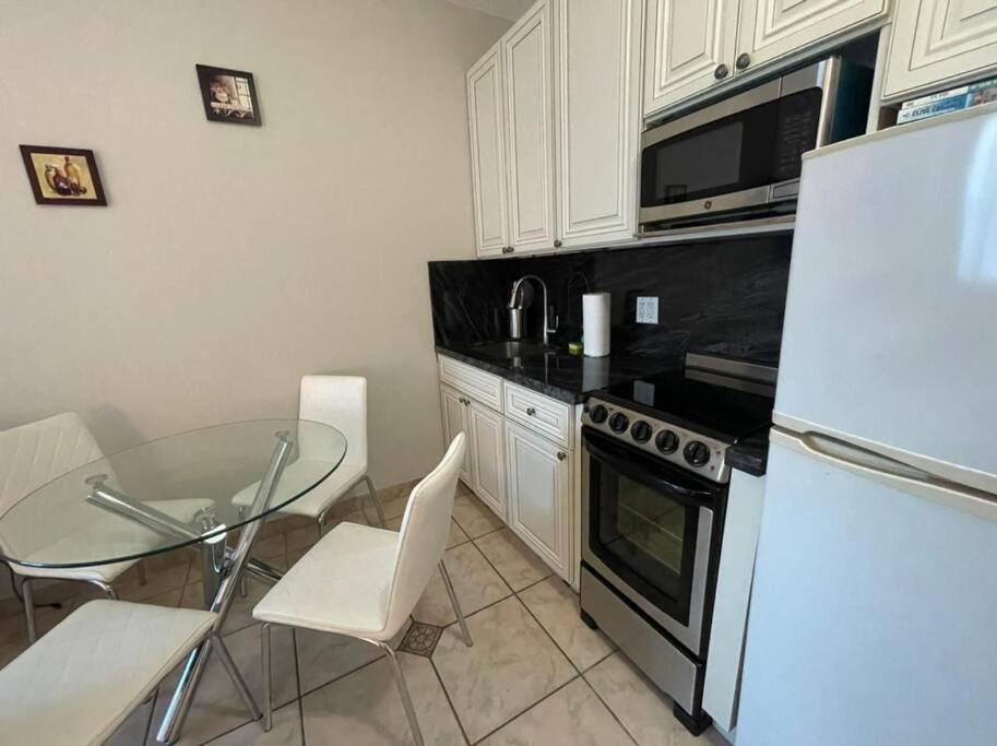 Chic Ocean Front Studio! Apartment Miami Beach