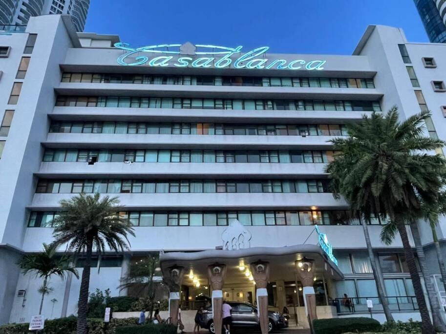 Chic Ocean Front Studio! Miami Beach