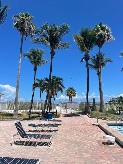 Chic Ocean Front Studio! Apartment