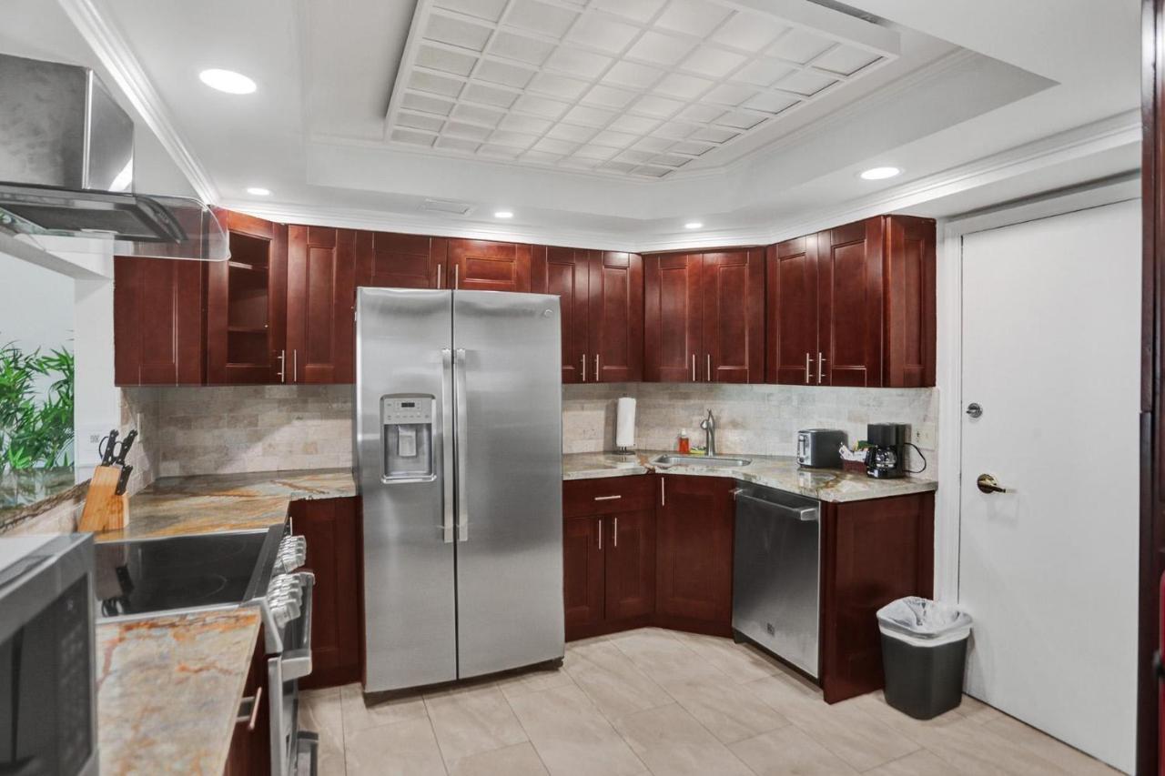 8 Floor Miami With Service * Miami Beach