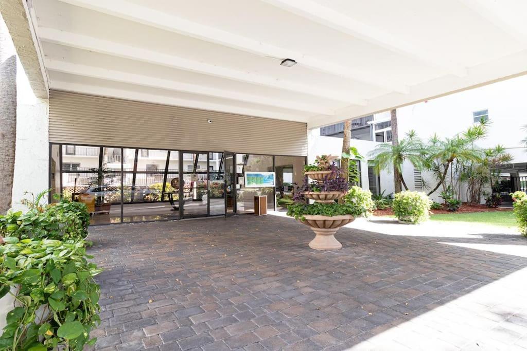 Apartment Sunny Isles Vacation Condo. Miami Beach