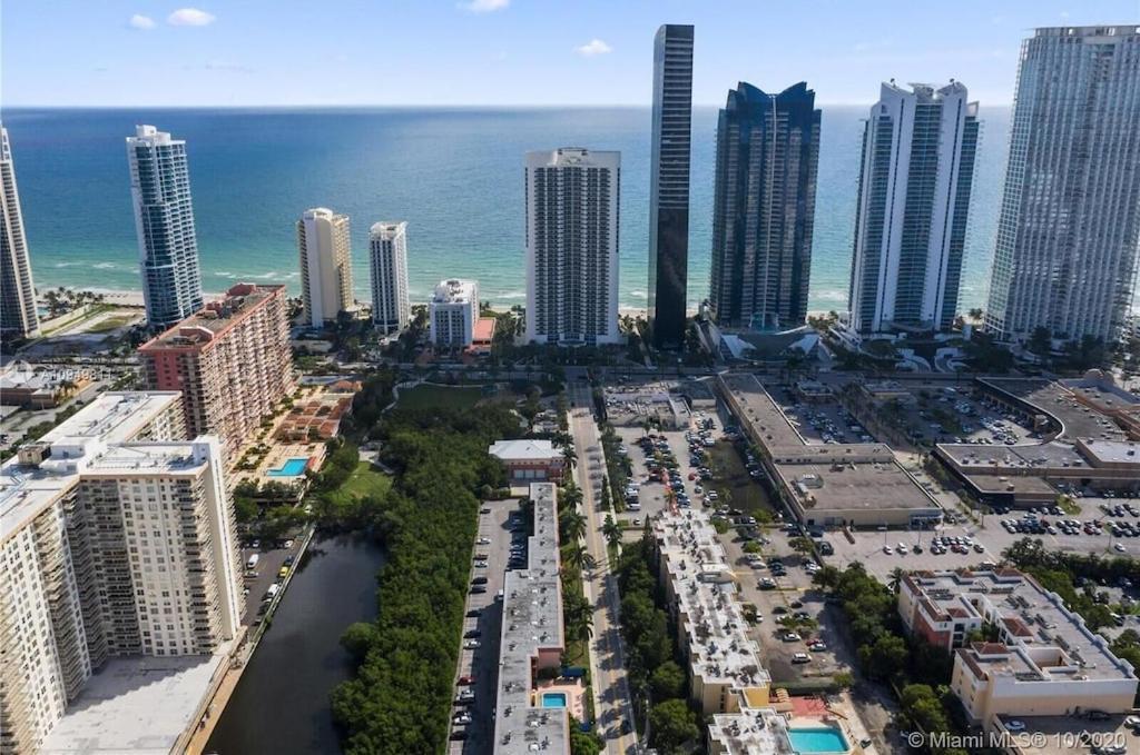 Cute, Cozy Walk To The Beach! Miami Beach
