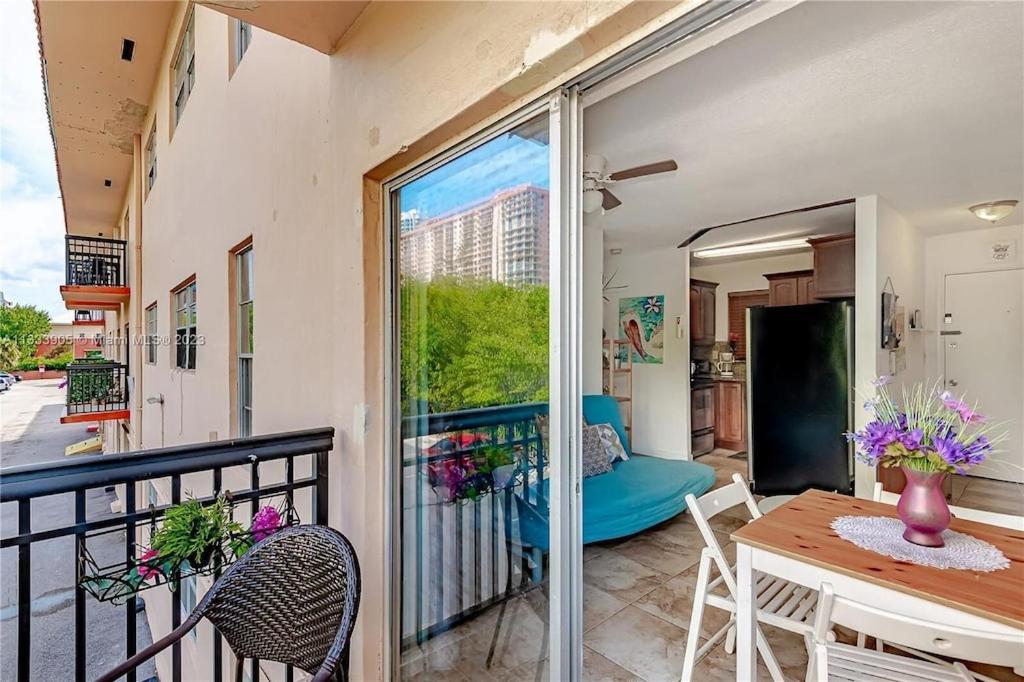 Cute, Cozy Walk To The Beach! Apartment Miami Beach