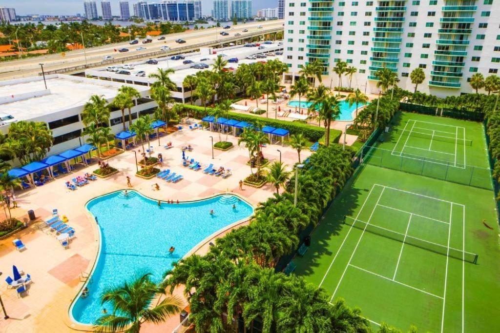 Apartment Spacious Of 2br - 2bth Near Of The Great Price