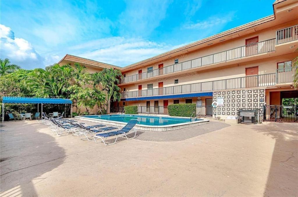 Cute, Cozy Walk To The Beach! Apartment