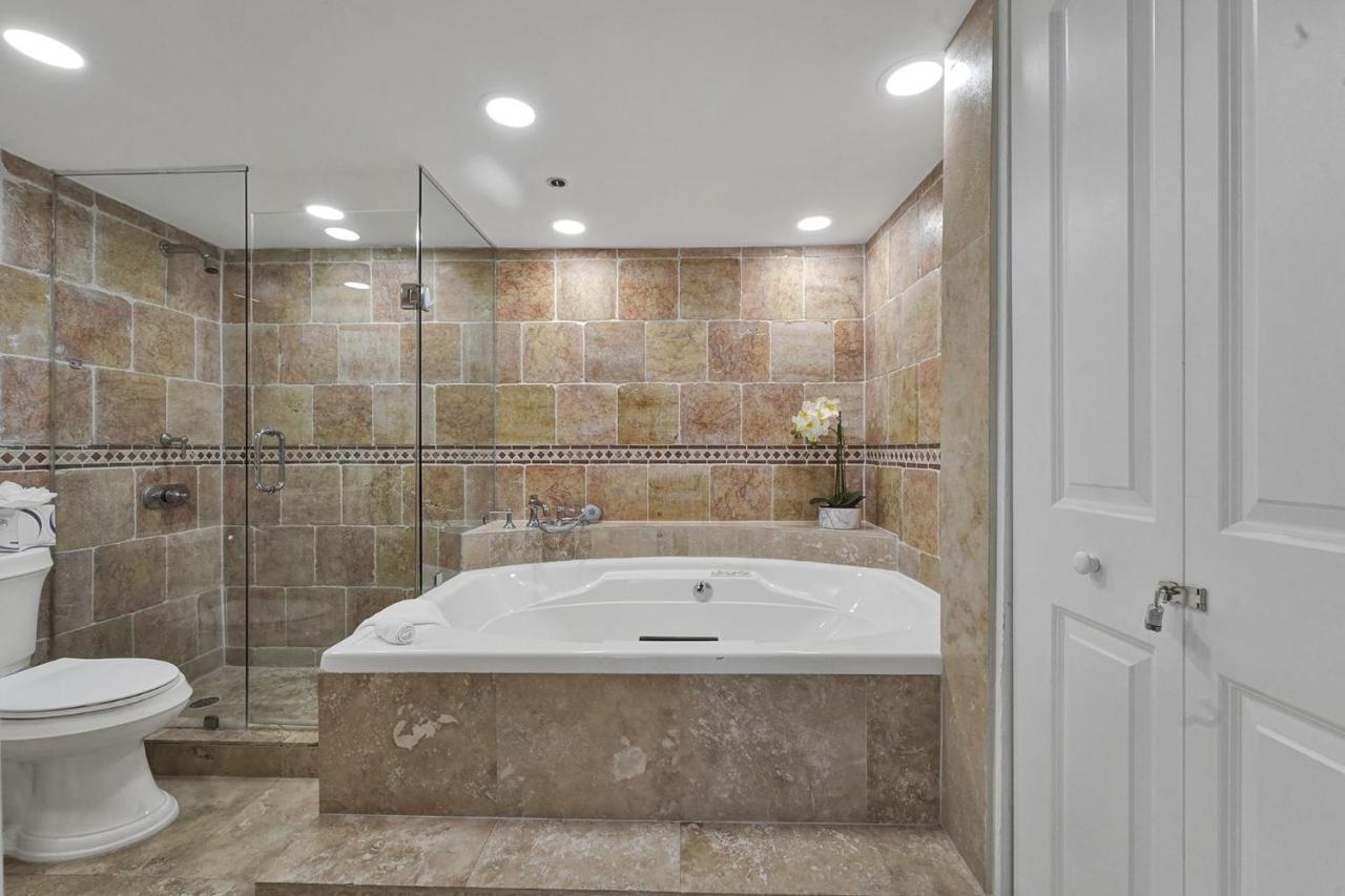 Modern Miami With Service & Pool Apartment *