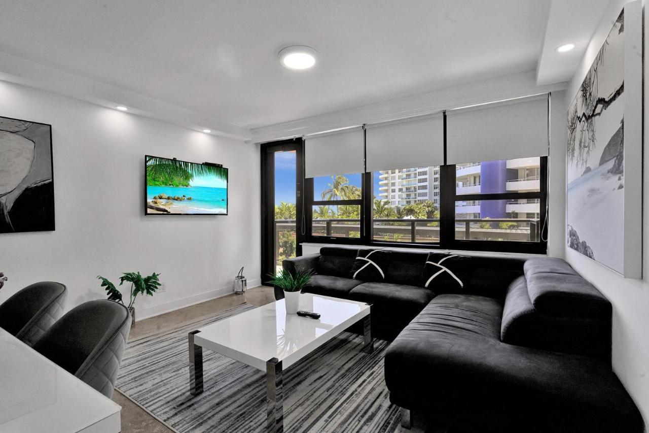 Modern Miami With Service & Pool *