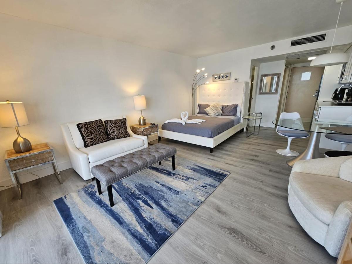 Apartment Oceanfront With Balcony Sunny Isles - Spectacular!