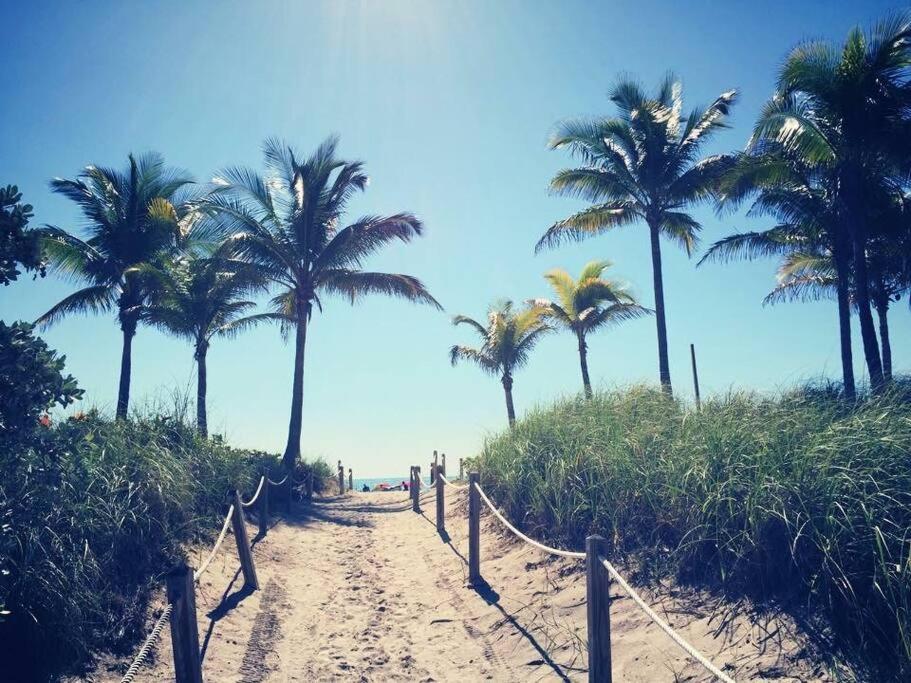 Just 1 Block From The Beach! Apartment *