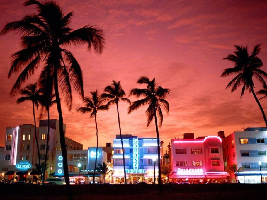 Right On The Beach! * Miami Beach