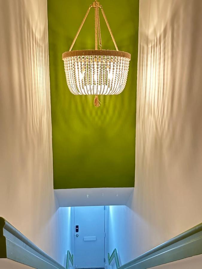 Aparthotel Sobe Monarch-walk To The - Ocean Drive Good Time And Angler Across The Street