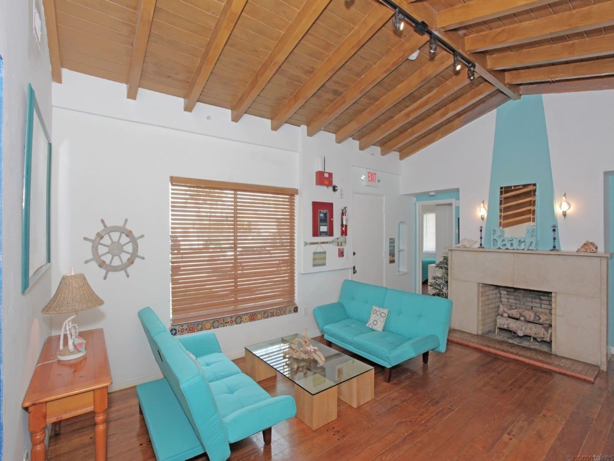 Bikini Hostel, Cafe&beer Garden * Miami Beach