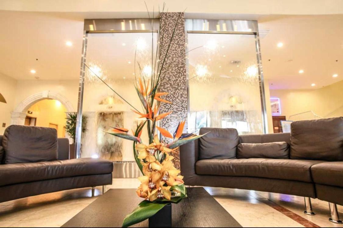 Lovely Beaches Ocean & City View Apartment *