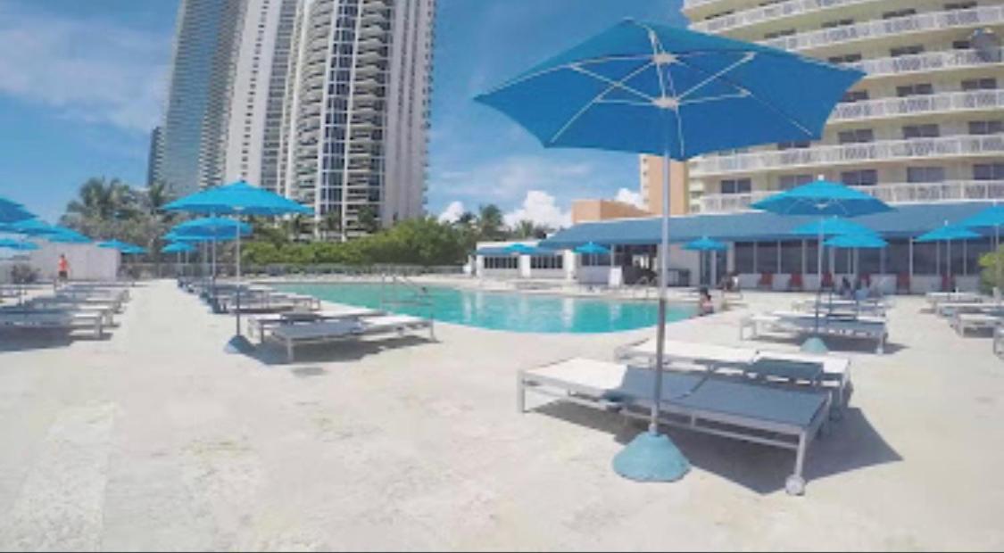 Lovely Beaches Ocean & City View Apartment *