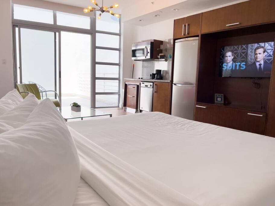 Rooftop-pool King Bed On Ocean Dr C305