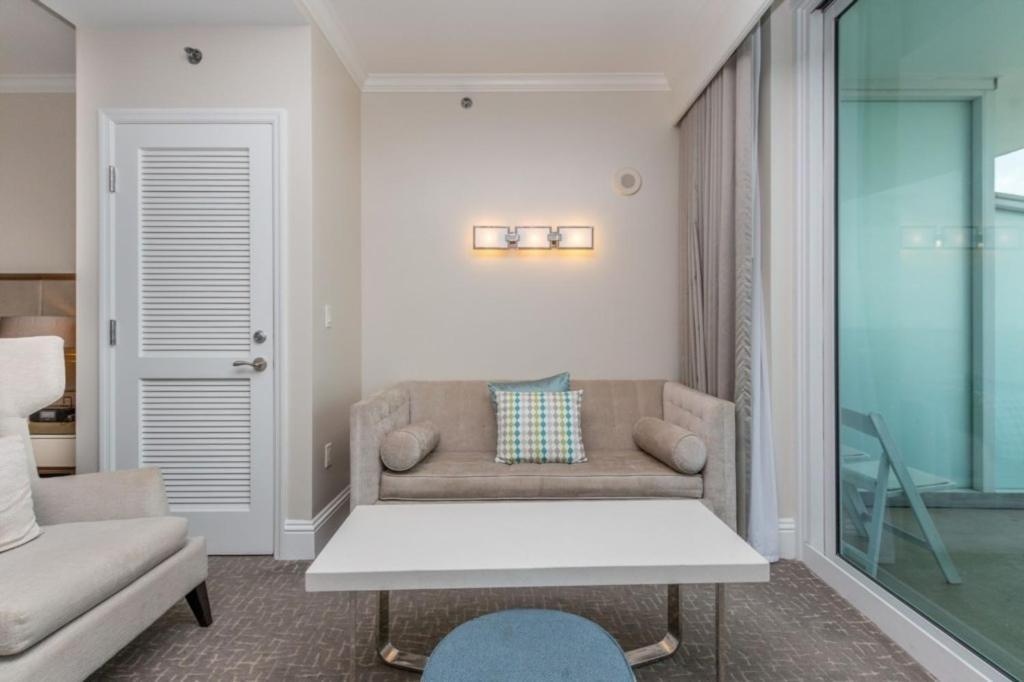 Fonttrebvsjs - Unit 1117 Hotel