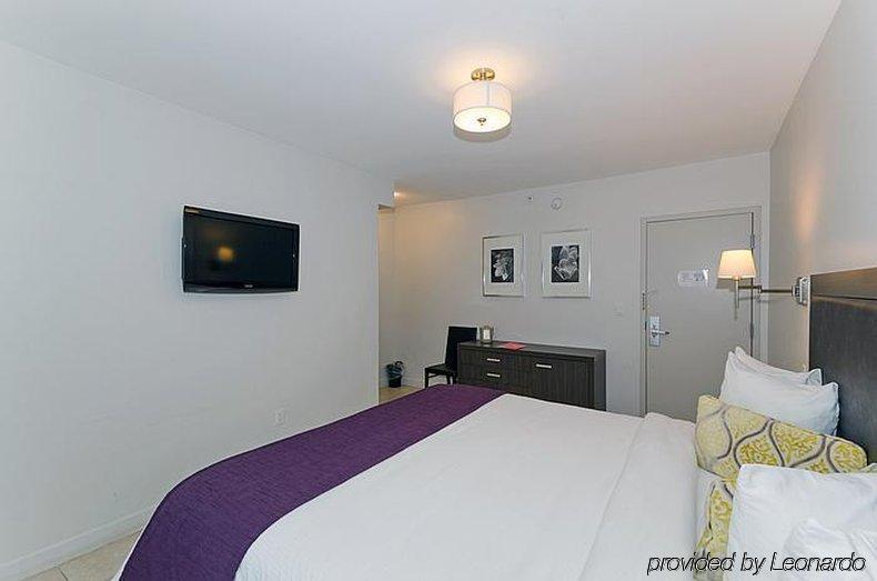 Collins Hotel Miami Beach